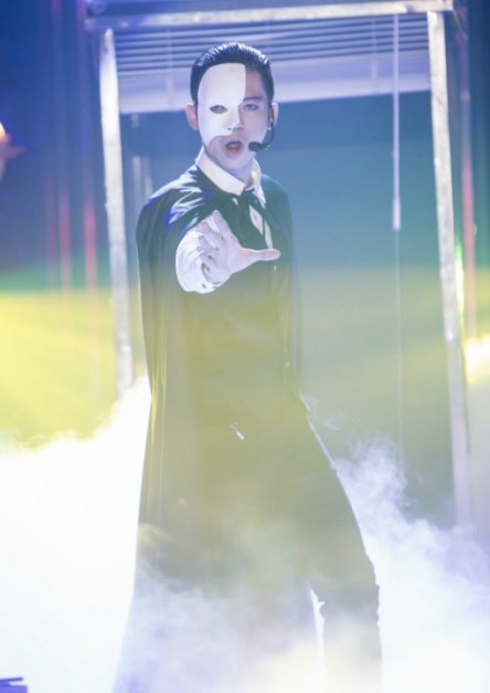 Giọng ca Hương ngọc lan không đánh giá cao cựu thành viên It’s Time vì anh diễn xuất lấn át cả phần hát. Giọng của Mai Quốc Việt khá trầm trong khi Đức Tuấn là giọng cao nên anh xử lý không tròn trịa. Hoài Linh cũng tiếc: “Giá như em chú ý đến hơi thở và gằn giọng thì tiết mục sẽ tốt hơn”.