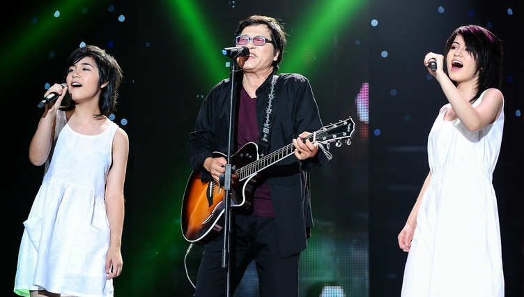 Gia dinh Phuong Thao - Ngoc Le hat ve 