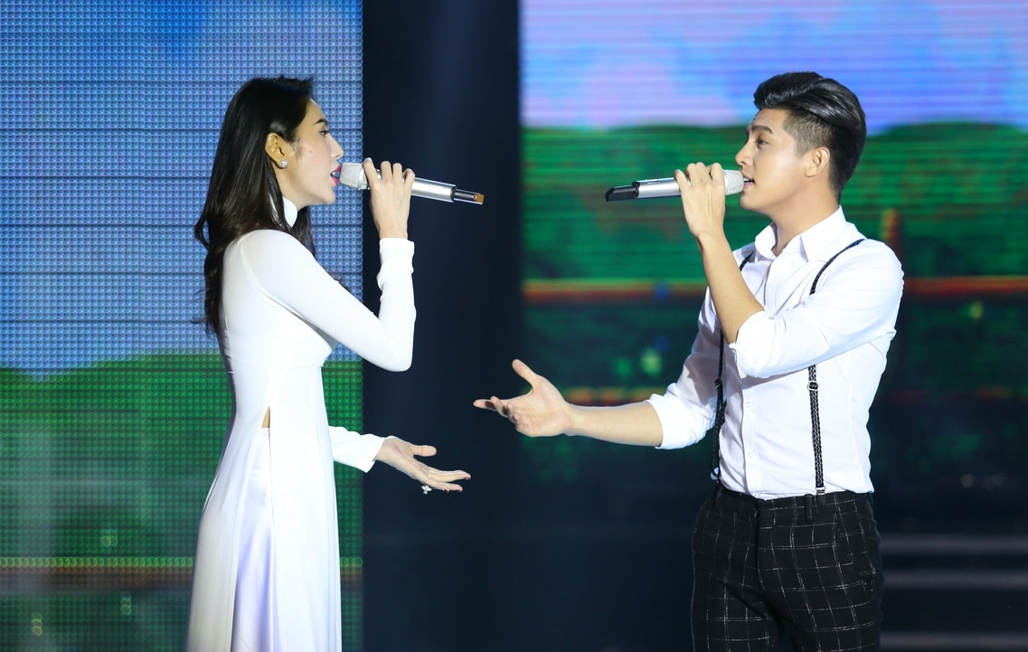 Thuy Tien - Noo Phuoc Thinh dang yeu voi Xe dap oi hinh anh