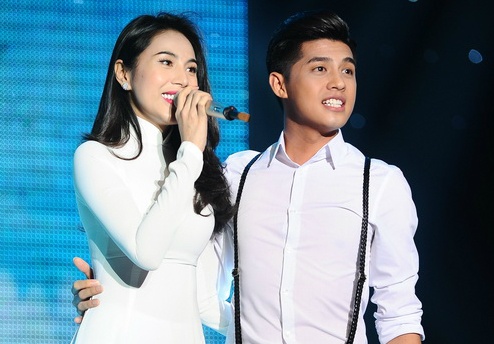 Thuy Tien lo nhip khi song ca cung Noo Phuoc Thinh hinh anh
