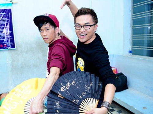 Dai Nghia: 'Ap luc khi thay the Hoai Linh, Thanh Bach' hinh anh