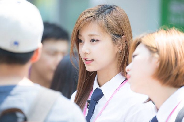 Tzuyu cô gái đến từ Đài Loan đứng đầu bảng xếp hạng tính bởi lượng vote của fan.