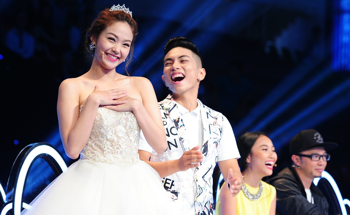 Minh Hang lai dung qua du do vu cong nhi hinh anh