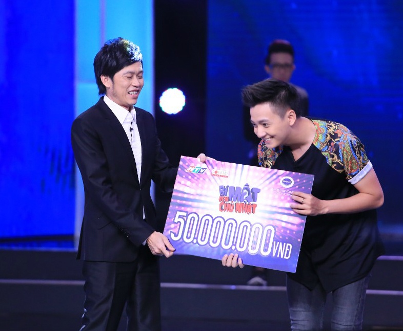 Sau 5 thử thách, Hoài Linh đánh giá cao sự ứng biến nhanh nhẹn và thông minh của Ngô Kiến Huy nên trao anh số tiền thưởng 50 triệu đồng. Nam ca sĩ tặng cho chùa Nghệ sĩ ở quận Gò Vấp, TP HCM.