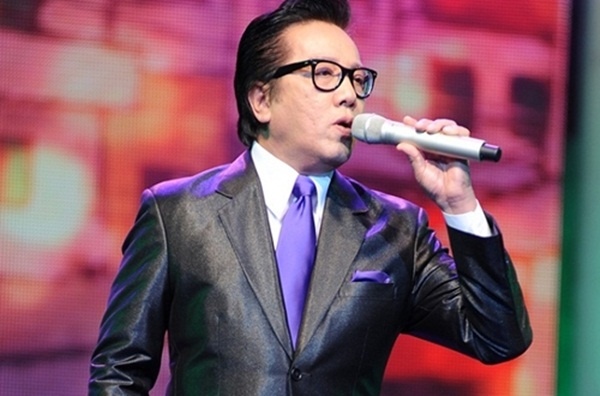 Danh ca Elvis Phương.