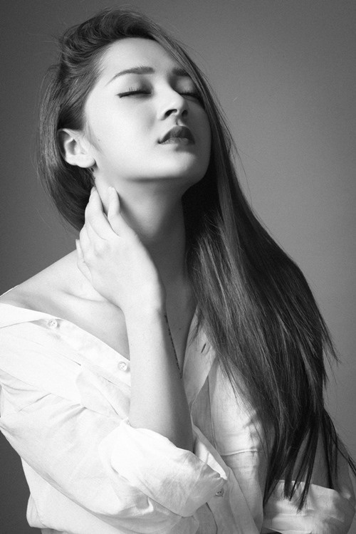 Giọng ca “Anh muốn em sống sao” tiếp tục khoe những hình ảnh đẹp lung linh lên mạng. Với sắc đẹp trời cho, dù xây dựng hình ảnh công chúa hay thiếu nữ gợi cảm, Bảo Ảnh vẫn thu hút mọi ánh nhìn.