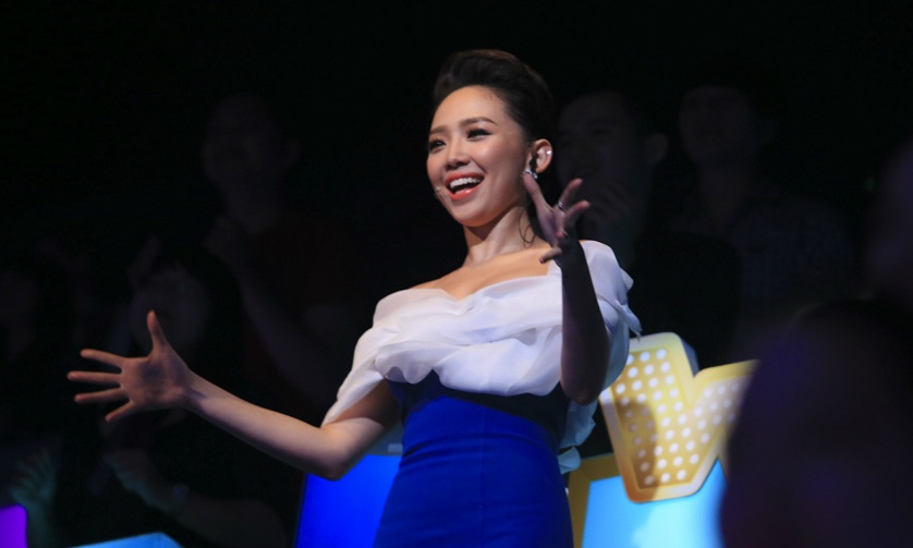 Toc Tien thang than va cong tam khi lan dau ngoi ghe nong hinh anh