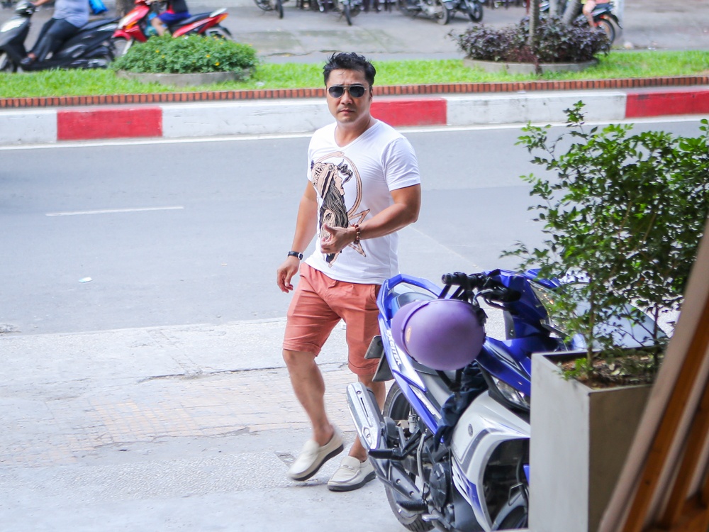 Lý Hùng trẻ trung dù đã