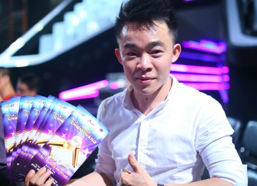 Chang trai ban keo keo gia giong Dam Vinh Hung hinh anh