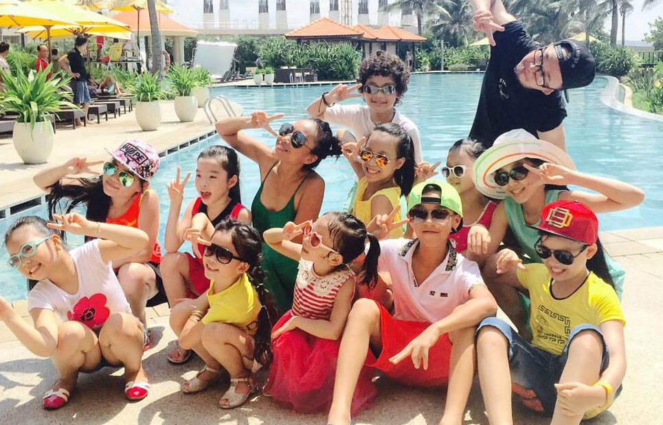 Doan Trang, Ha Le dua hoc tro ra bien truoc dem thi loai hinh anh