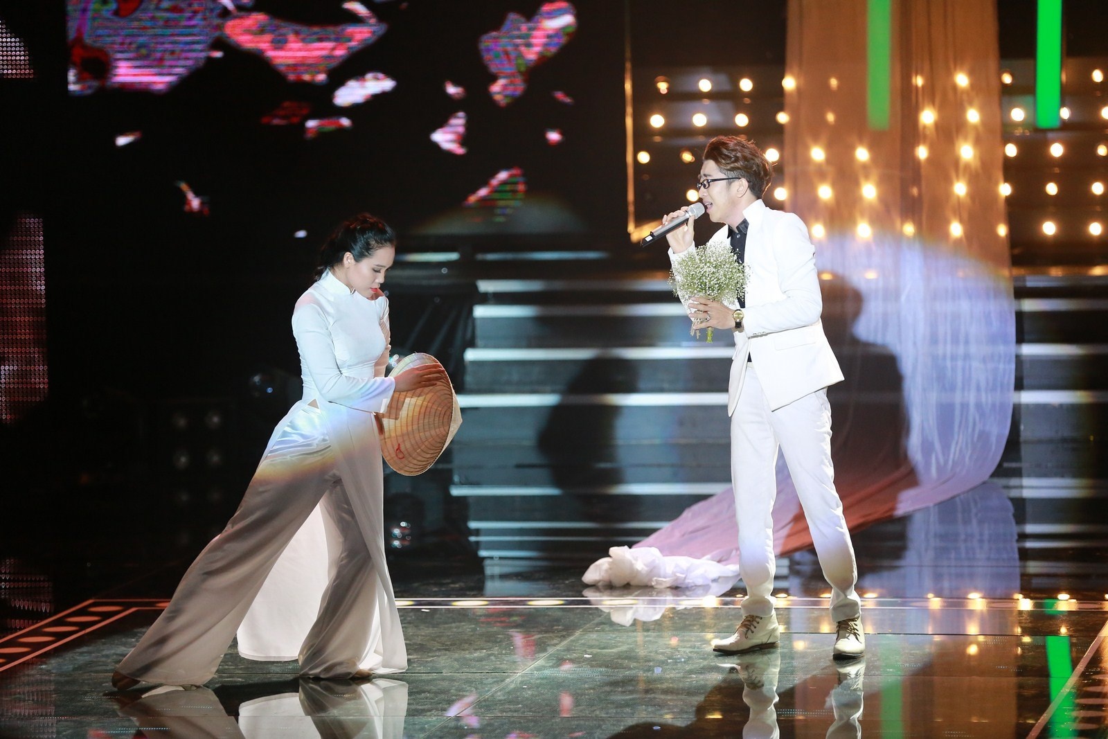 Vũ Phương dự thi với ca khúc Hạ trắng của cố nhạc sĩ Trịnh Công Sơn. Với kinh nghiệm ca hát chuyên nghiệp (là thành viên nhóm nhạc Ayor), anh thể hiện khá tự tin. Kết thúc bài hát, anh còn tặng giám khảo Siu Black một bó hoa. 