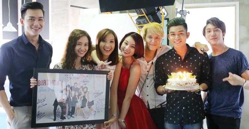 Jun (365) don sinh nhat tai truong quay hinh anh