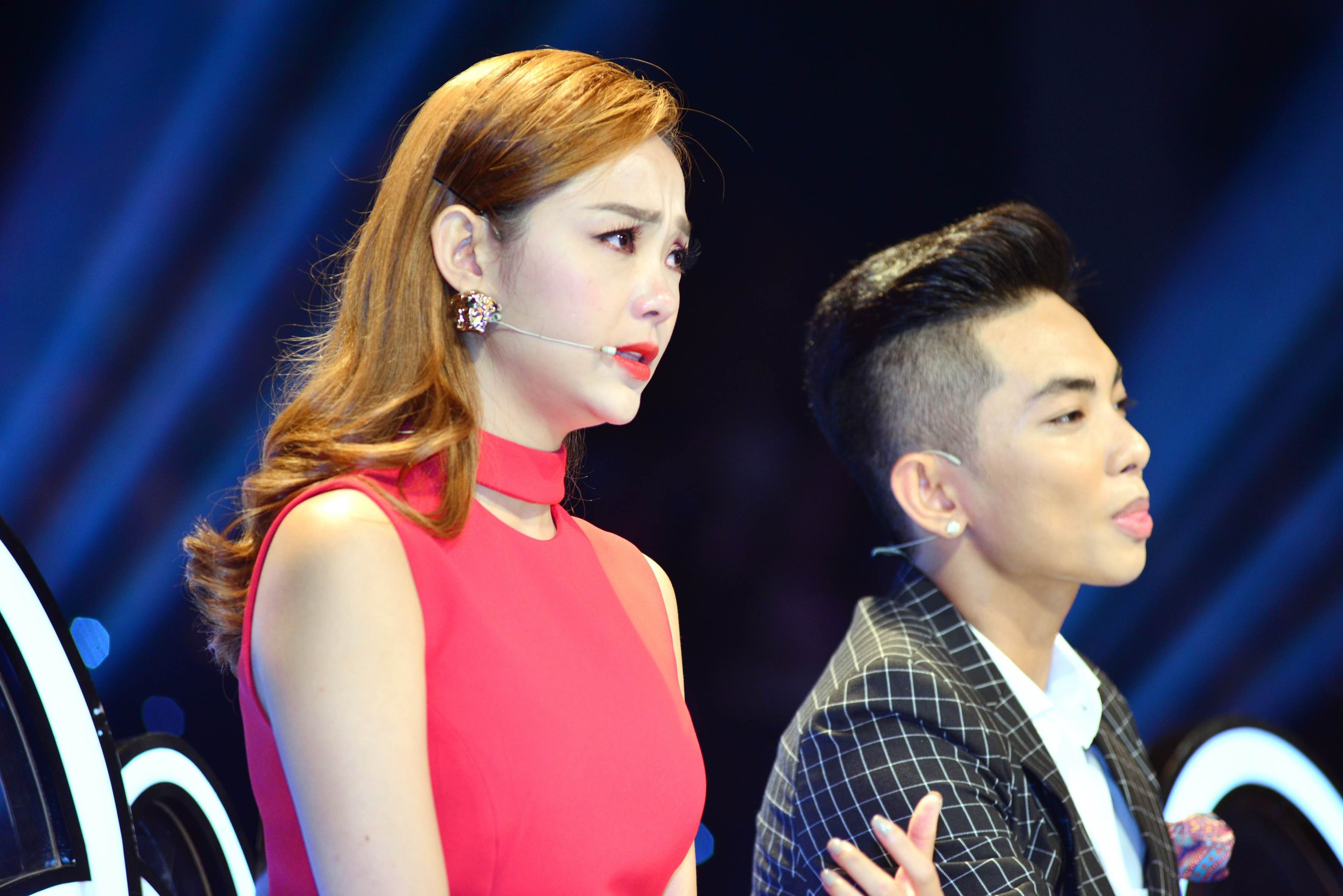 Bài này những nét dễ thương, đáng yêu thuộc về Thùy Dương, còn về phần kĩ thuật, động tác chú thấy Hoàng Vân làm rất tốt, con làm rất chắc chắn trong từng nhịp, phách.