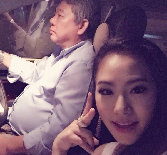 Bo Luong Bich Huu lam tai xe dua don con gai di dien hinh anh