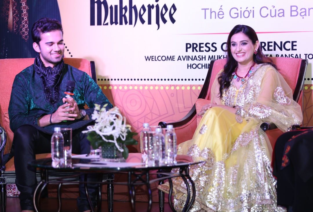 Với lịch quuay dày đặc 20 tiếng mỗi ngày, Smita Bansal không có thời gian chăm sóc gia đình. Cô đã chủ động xin nhà sản xuất cắt vai diễn để về với 2 cô con gái nhỏ. Sau bộ phim này, nữ diễn viên 7X thường xuyên được mời đóng vai người mẹ nhưng cô đã chán ngấy với hình tượng này nên muốn chuyển hướng để tìm sự mới mẻ.