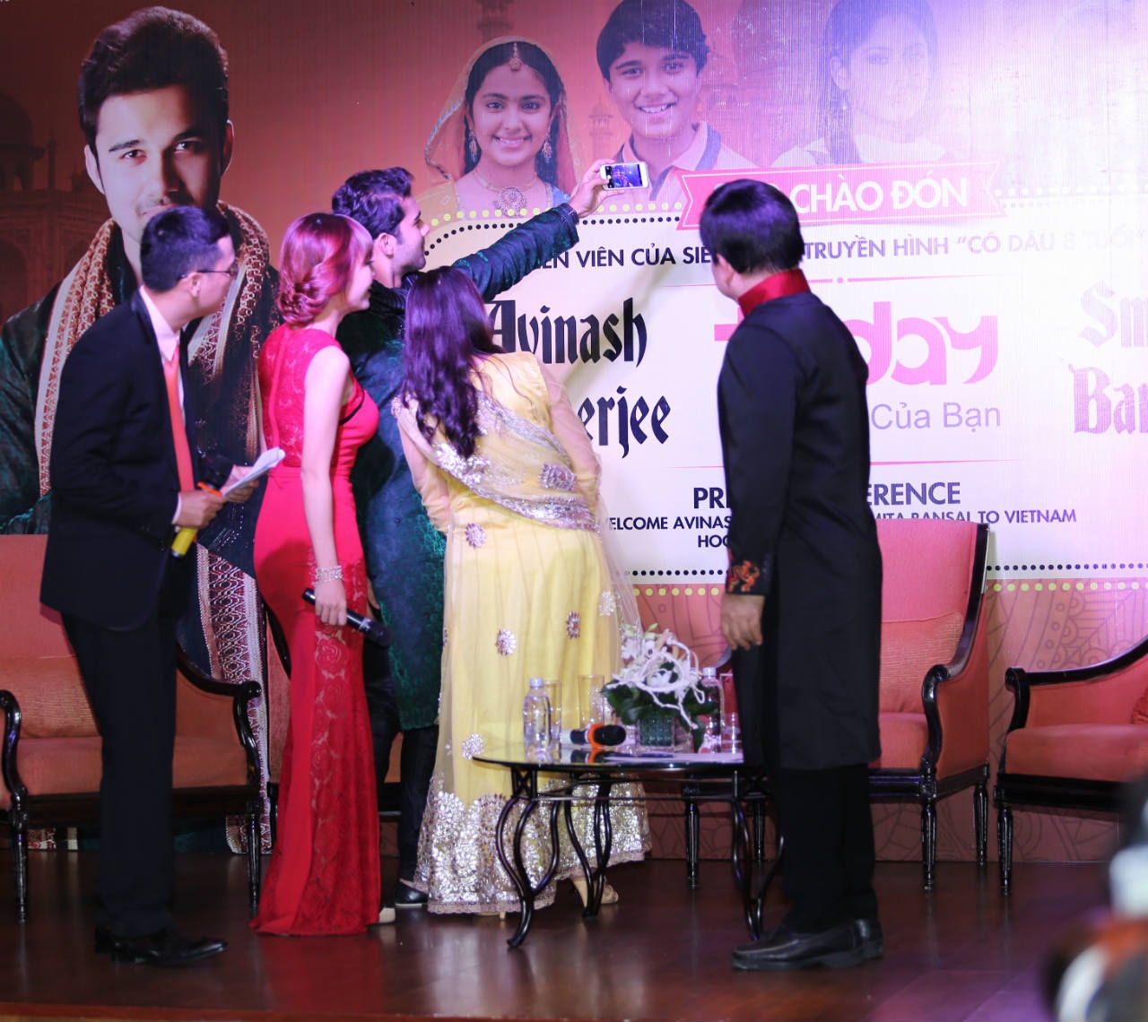 Nhưng anh cũng nhanh chóng trở lại với tính cách sôi nổi, hoạt bát của lứa tuổi teen.