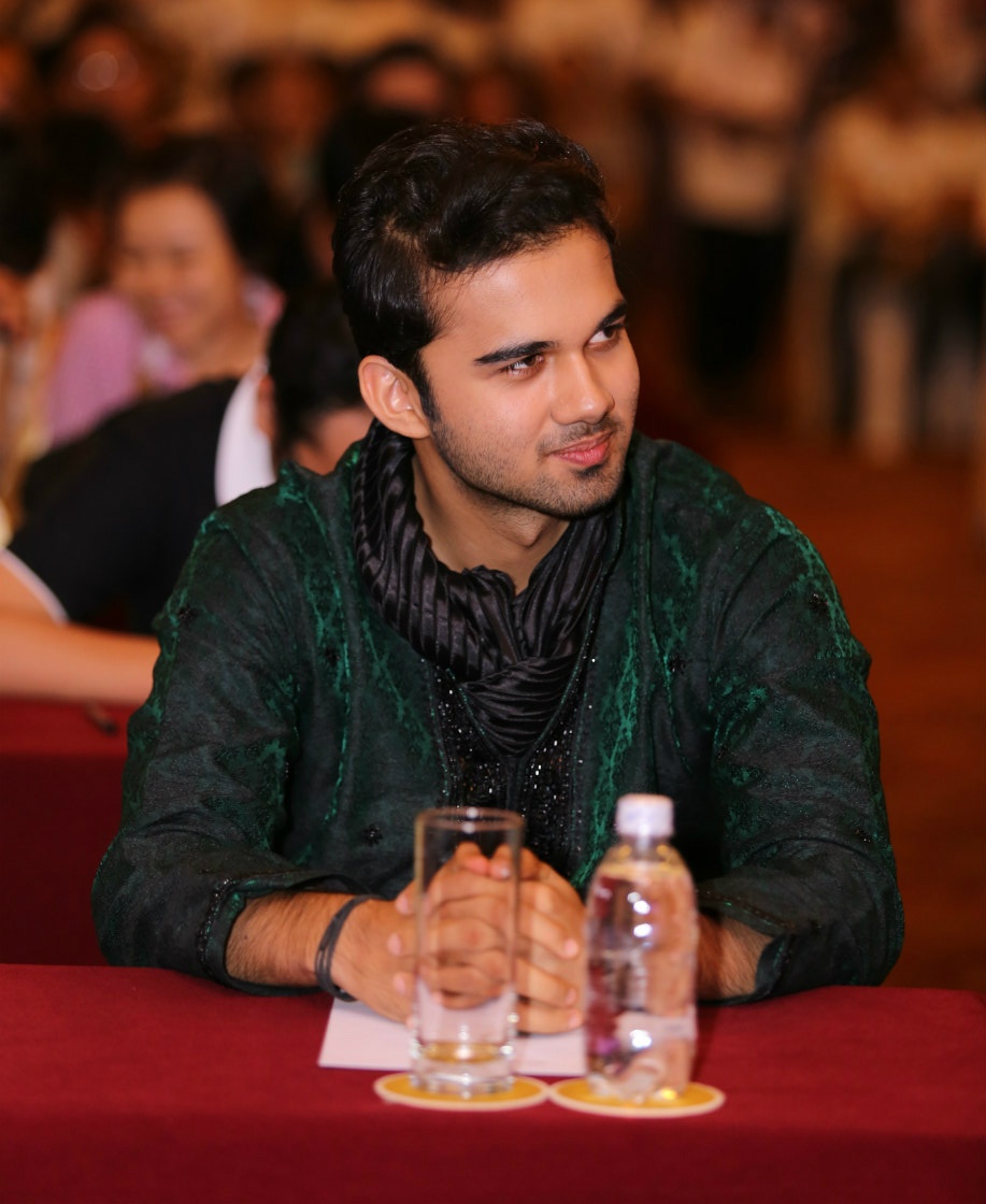 Avinash tiết lộ anh biết yêu từ năm 14 tuổi nhưng việc cưới vợ thì chưa tính đến. Người chồng nhí muốn gầy dựng tên tuổi trong lĩnh vực diễn xuất sau khi anh tốt nghiệp trung học phổ thông.