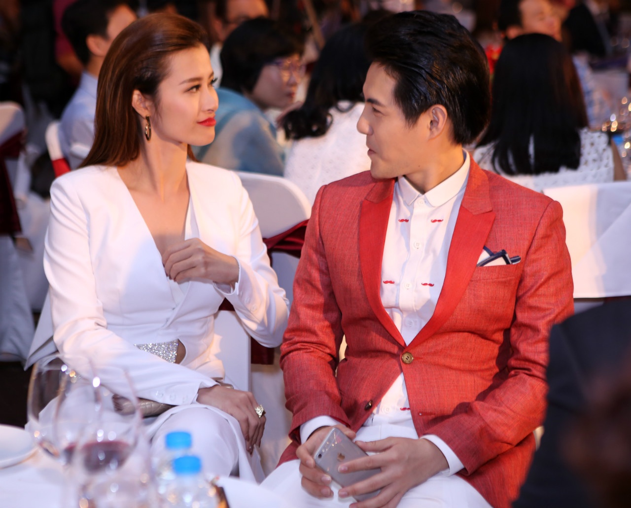 Ca sĩ điển trai muốn bạn gái vùng vẫy trong âm nhạc thêm một vài năm nữa trước khi họ chính thức về chung một nhà. Giọng ca Bad Boy cũng từng tâm sự, sau khi lập gia đình, cô muốn dành thời gian chăm sóc tổ ấm và hạn chế hoạt động nghệ thuật.