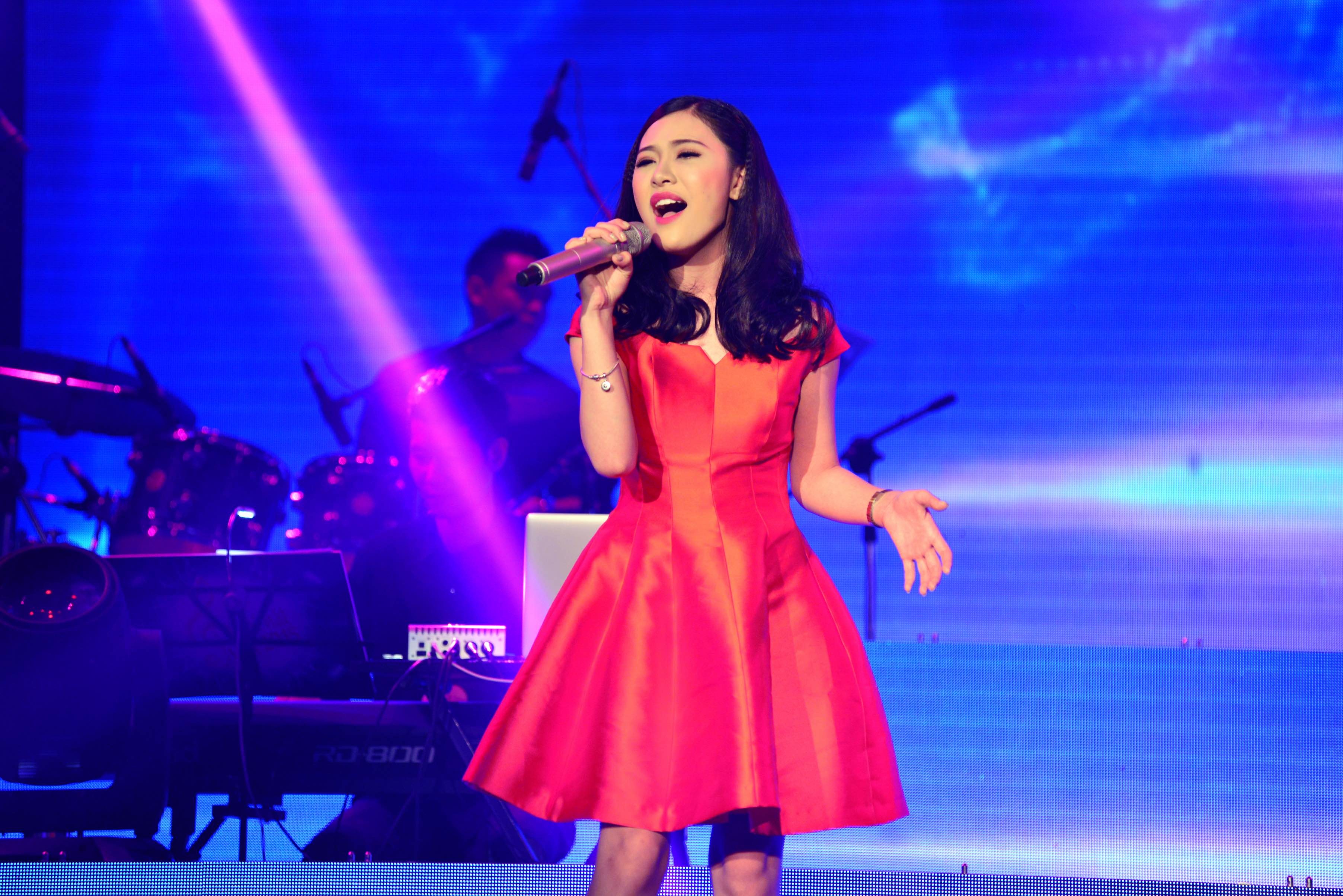 Tiết mục dự thi cuối cùng là một sáng tác của nhạc sĩ Hải Nam mang tên Cố quên. Nội dung ca khúc nói về tâm sự của một cô gái khi muốn quên đi người yêu cũ nhưng không thể. 