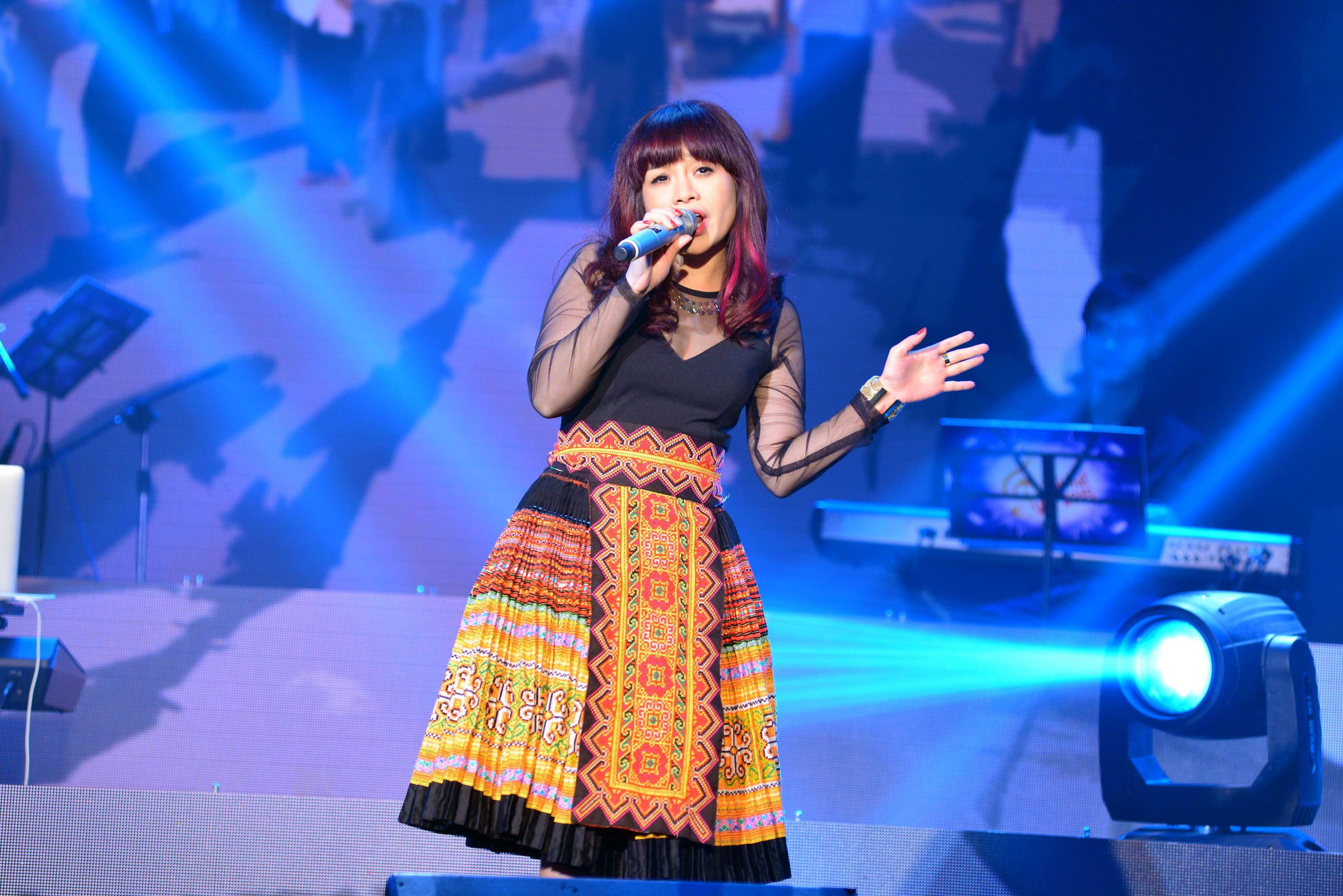 Ngọc Khuê cũng thể hiện tình cảm với cố nhạc sĩ tài hoa trong ca khúc Lạc. Huy Tuấn thay mặt chương trình gửi đến những lời chia sẻ chân thành về sự tôn kính và lòng biết ơn sâu sắc đối với cây đại thụ của âm nhạc Việt. 