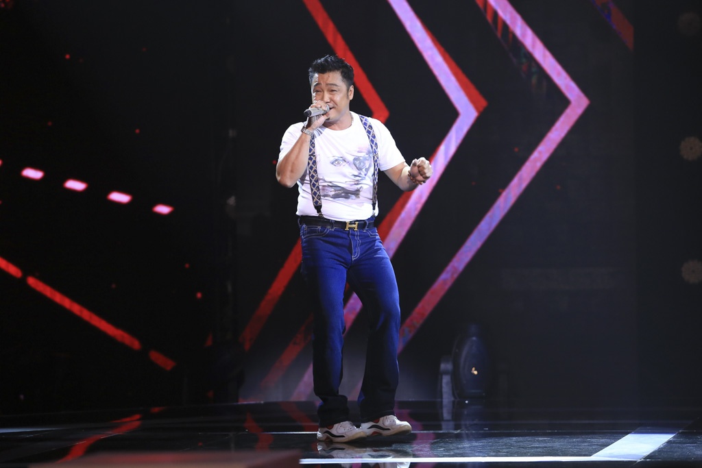 Lý Hùng hát cuối chương trình nhưng anh không bị áp lực, ngược lại, tài tử rất thoải mái. Anh khuấy động trường quay bằng ca khúc sôi động Về đây em đồng thời vẻ duyên dáng, dễ thương của nam diễn viên đình đám ngày nào đã chinh phục khán giả. Tại trường quay, 97/101 giám khảo đã bấm nút chọn Lý Hùng.