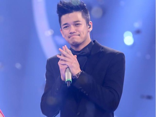 Trong Hieu roi nuoc mat khi dang quang o Vietnam Idol hinh anh