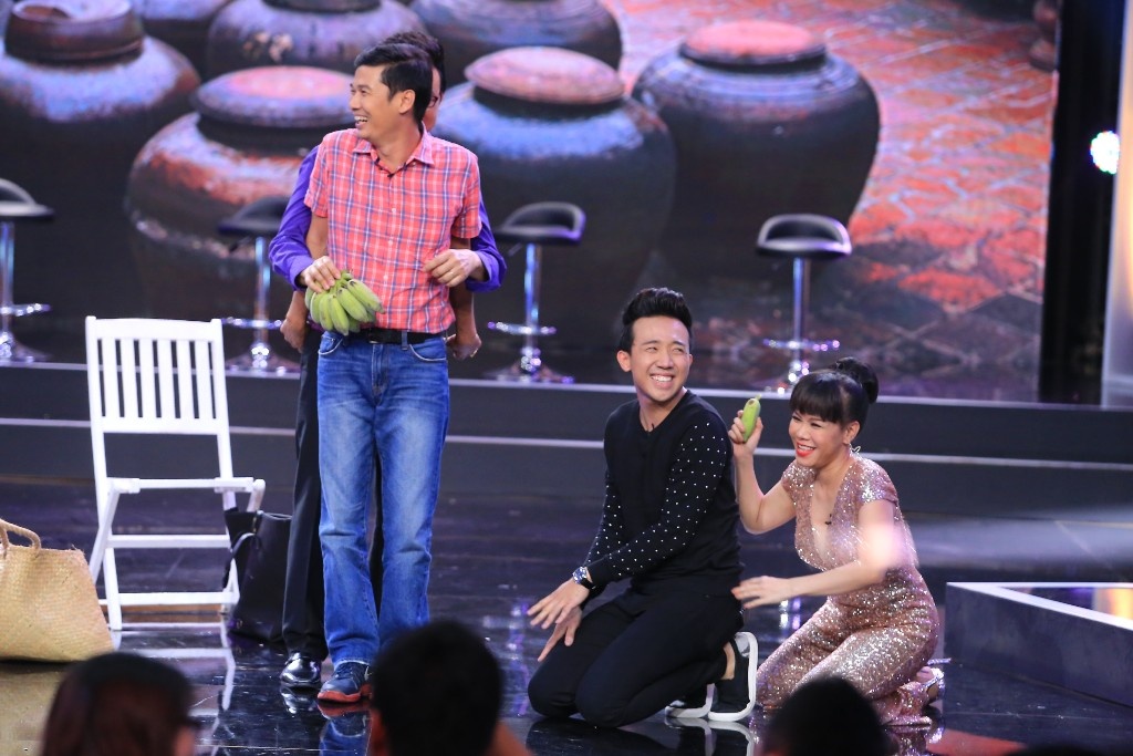 Trấn Thành phải quỳ lạy 