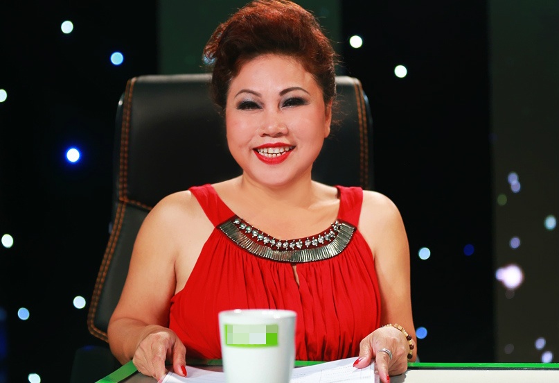 Siu Black di hat nha tho, ban nam de kiem song qua ngay hinh anh