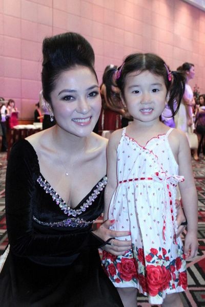 Hiện Nguyễn Thị Huyền một mình chăm sóc cô con gái nhỏ mang tên Tống Khánh Linh.