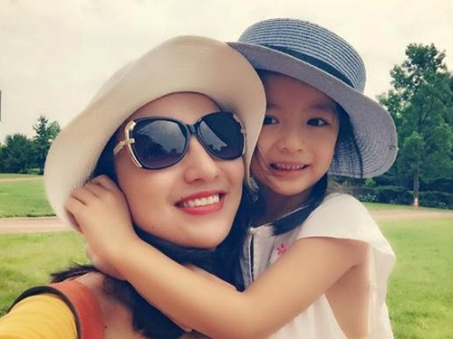 4 Hoa hau Viet lang le lam me don than hinh anh