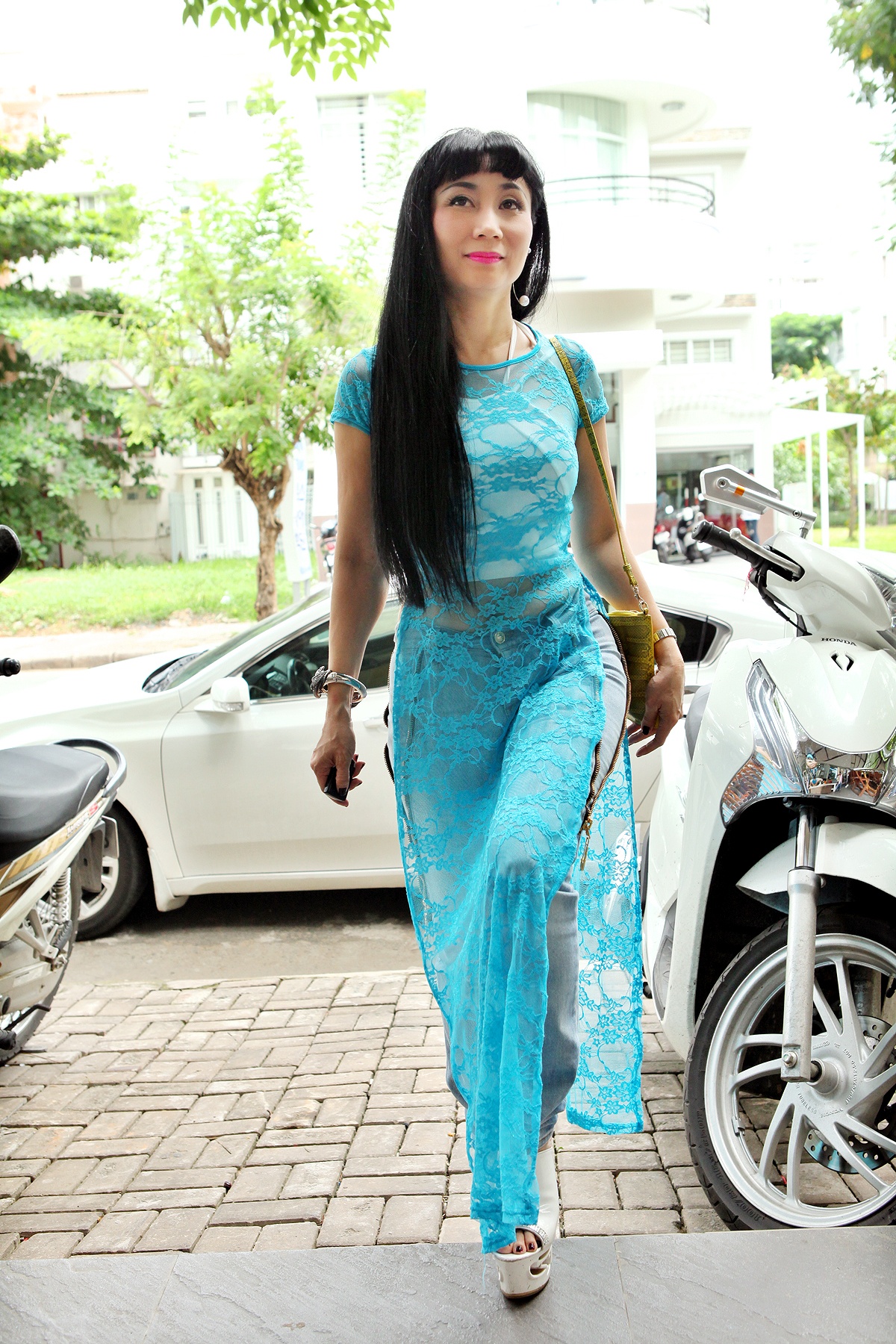 Nữ diễn viên vừa từ Anh trở về