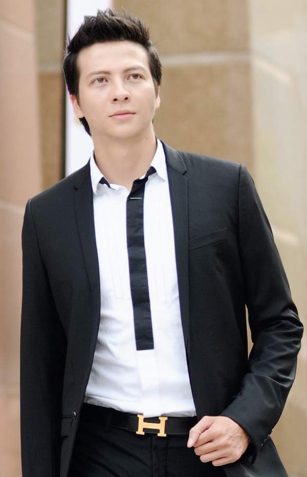 Bộ phim Phía cuối cầu vồng phim nói về quá trình trưởng thành của các bạn trẻ,  trong đó nhân vật chính là Nam Phong - chàng tổng giám đốc của một  công ty quảng cáo lớn.