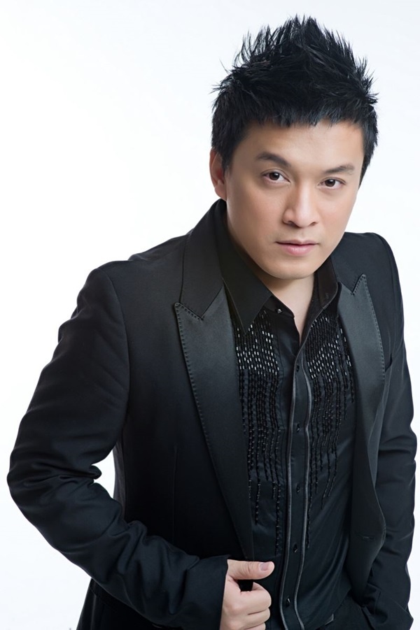 Trong Ngôi nhà hạnh phúc phiên bản Việt của đạo diễn Vũ Ngọc Đãng,  ca sĩ Lam Trường được giao cho vai chàng giám đốc tên Đình Phong.