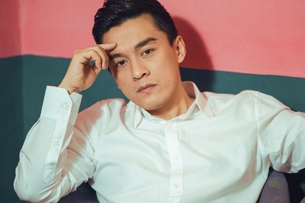 Đình Phong là mẫu đàn ông lý tưởng khi vừa điển trai, tài giỏi, có trái tim ấm áp,  lại rất chung tình.