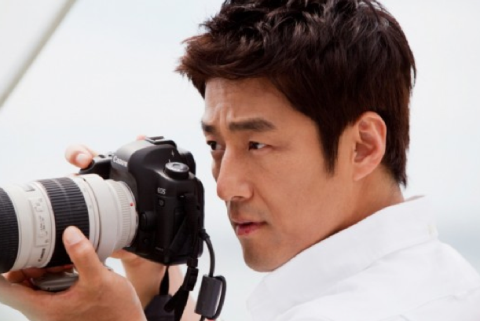 Ji Jin Hee: Nam diễn viên tài năng tốt nghiệp đại học, chuyên ngành thiết kế và làm nhiếp ảnh gia cho một công ty quảng cáo. Công việc này được anh duy trì tới thời điểm công ty tìm kiếm tài năng phát hiện ra anh.
