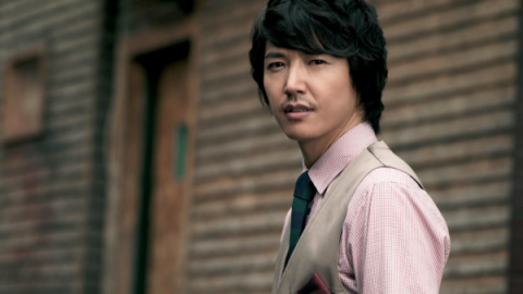 Yoon Sang Hyun: Bén duyên nghệ thuật khá muộn nhưng nam tài tử này cho thấy mình thực sự có tiềm năng điện ảnh. Trước đó, anh đã làm quản lý cho một nhà hàng đối diện với trường cấp ba.