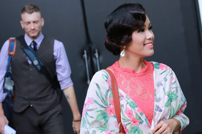 Chong Tay thap tung Phuong Vy toi truong quay game show moi hinh anh