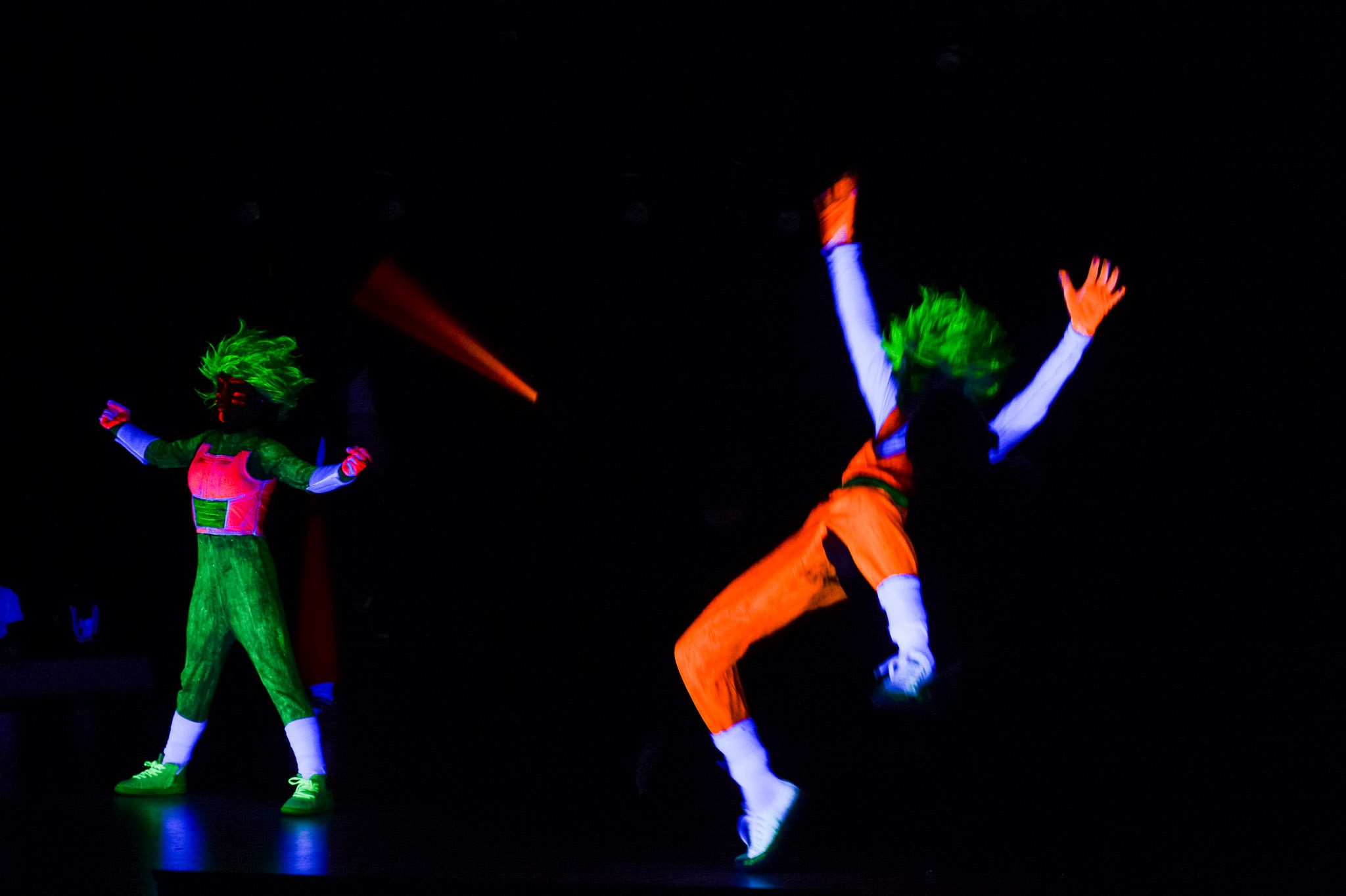 Tiết mục đầy đặc sắc của đội Đoan Trang, Hà Lê thuộc về cuộc đấu gay cấn giữa hai nhân vật Songoku trước người anh em cùng hành tinh Saiya là Vegeta của Nam Anh và Như Minh. Không khí kịch tính và sôi động bởi cuộc đấu võ giữa hai thí sinh cùng với hiệu ứng kỹ xảo ánh sáng ấn tượng. 