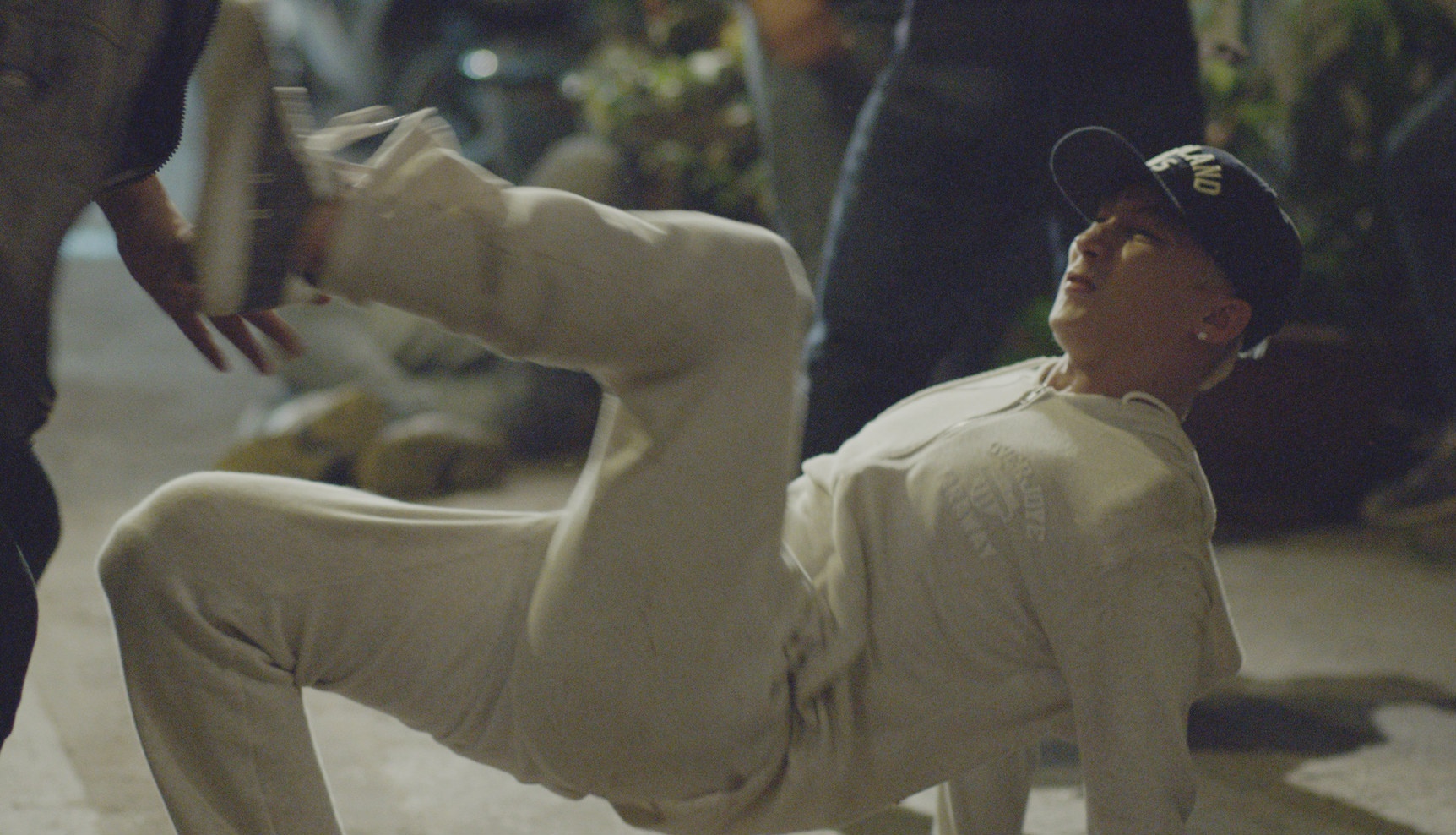 Son Tung M-TP bi chuot rut khi danh nhau trong MV moi hinh anh