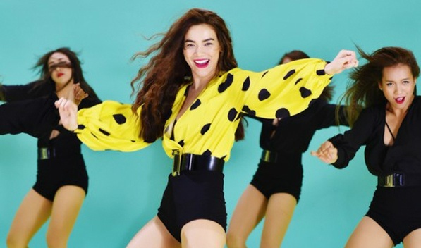 Ho Ngoc Ha danh bai dan em tren BXH bang MV cuc chat hinh anh