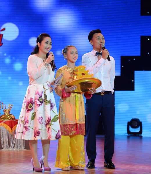 Phan Hiển phát biểu: “Thầy rất đau tim vì mới trưa nay con còn làm  rớt cái mâm khi tập. Động tác này đòi hỏi quá trình dài nhưng con chỉ có 5 ngày đã làm được”. Minh Hằng cũng thừa nhận, cô đã mắng cộng sự “quá vô duyên” khi học trò đang nhảy mà nam vũ công 9X cứ lo sợ làm rớt mâm. Nhưng quả thật ai cũng run khi theo dõi Kim Thư biểu diễn.