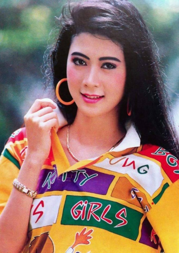 Diễm Hương là người trầm tính, kín đáo và không thích giao thiệp rộng. Luôn vui vẻ, thân thiện, chưa bao giờ kiêu ngạo theo kiểu ngôi sao. Diễm Hương gần như không bị tai tiếng gì về chuyện tình ái cho đến khi yêu một doanh nhân Việt kiều Mỹ tên Juan Minh, con nuôi của nữ đại gia giàu có nhất Sài Gòn - bà Huỳnh Cẩm Loan đã khiến đời sống của cô bị đảo lộn rất nhiều. 