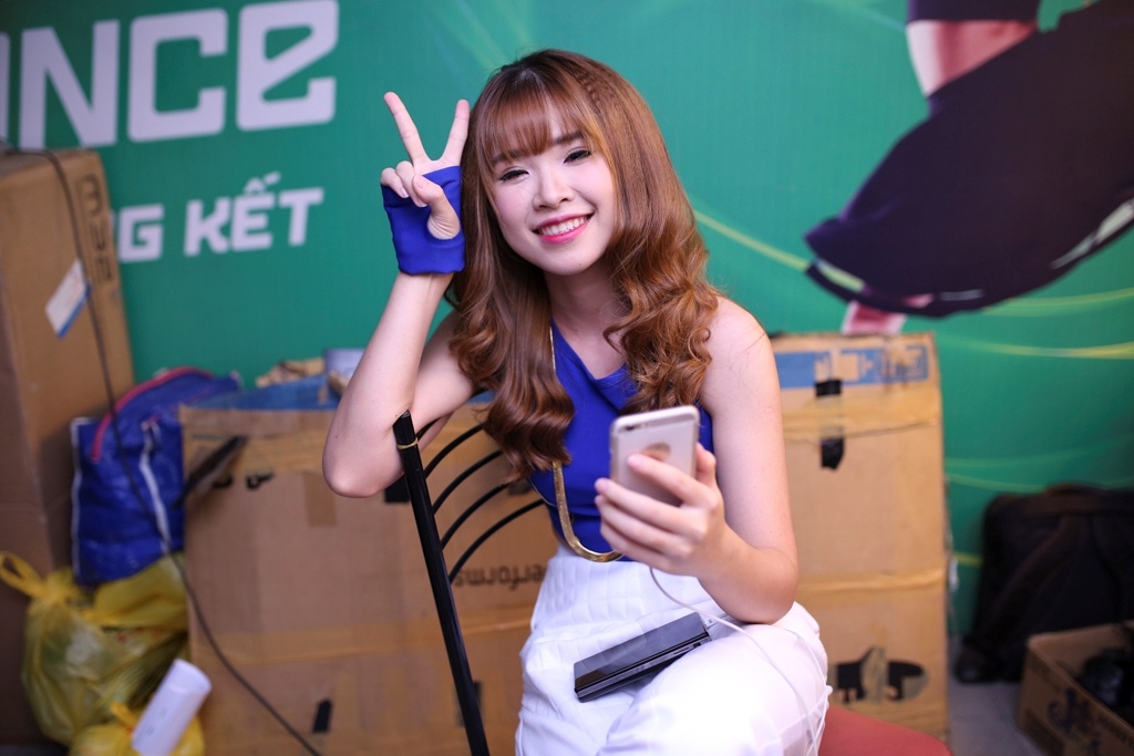 Khởi My đáng yêu trong hậu trường...