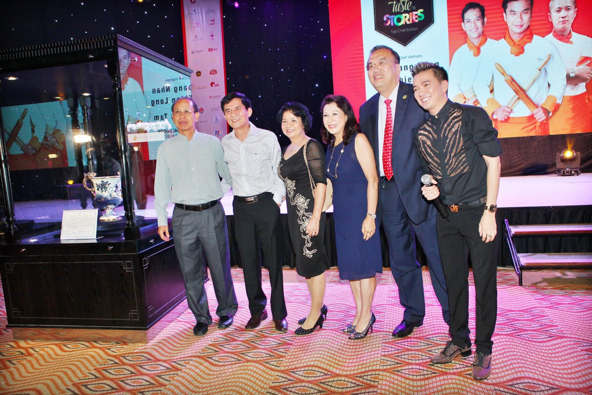 Bằng tên tuổi và uy tín