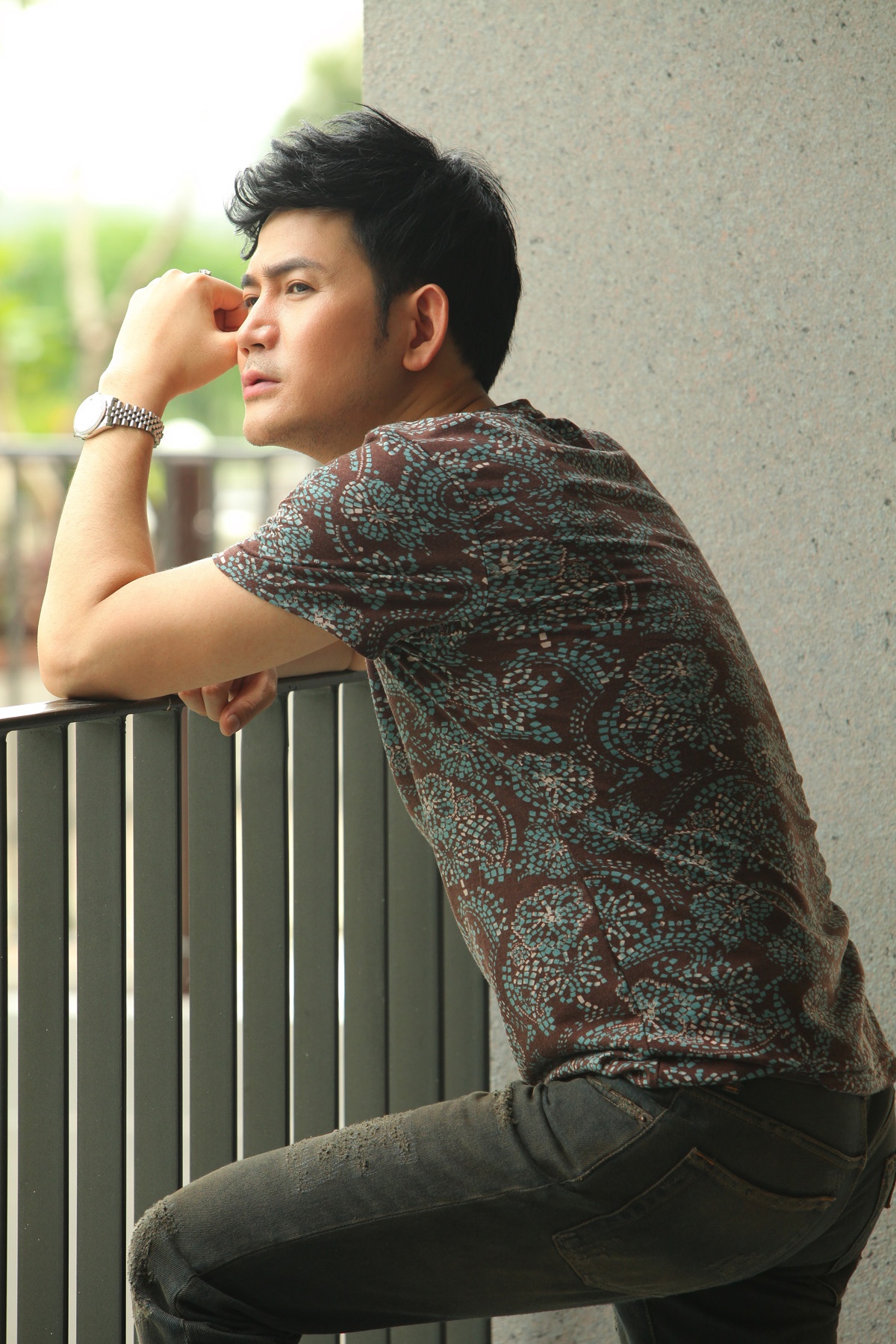 Nhưng ở album mới Chắc anh sẽ dừng lại, Quách Thành Danh muốn chinh phục đối tượng khán giả trẻ. Những ca khúc mới trong album như Chắc anh sẽ dừng lại, Tình mình chỉ để nhớ, Đêm mưa rơi, Đêm nay được giọng ca điển trai đặt hàng riêng của nhạc sĩ Khánh Đơn. 