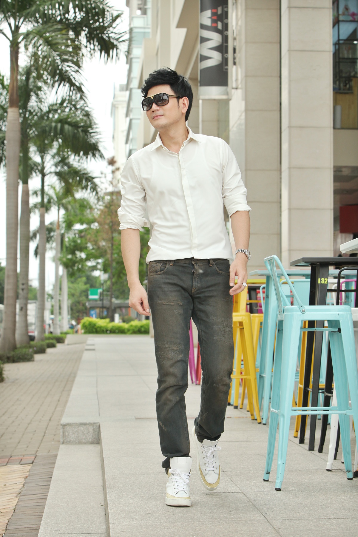 Ngay sau khi thu âm xong những ca khúc này, Quách Thành Danh quay 3 MV liên tục để sản phẩm sớm ra mắt khán giả. “Ngay khi bắt đầu công việc, tôi không ngại vất vả để hoàn thành album. Vừa về nước có hơi mệt nhưng tôi không muốn chậm trễ vì còn nhiều kế hoạch khác phải thực hiện cho bằng được trong năm nay. Dù tiến độ khá nhanh nhưng những sản phẩm này được tôi lên kế hoạch từ trước nên vẫn đảm bảo chất lượng chỉn chu”, giọng ca Tôi tìm lại tôi chia sẻ.