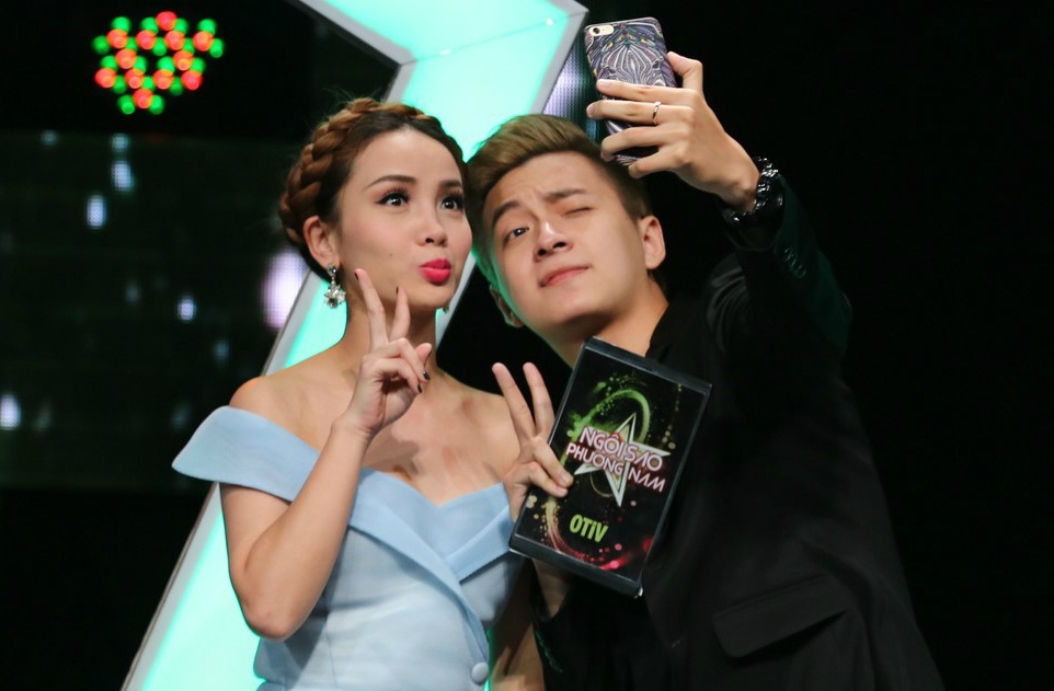 Yen Trang bi tai nan phai huy show truc tiep hinh anh