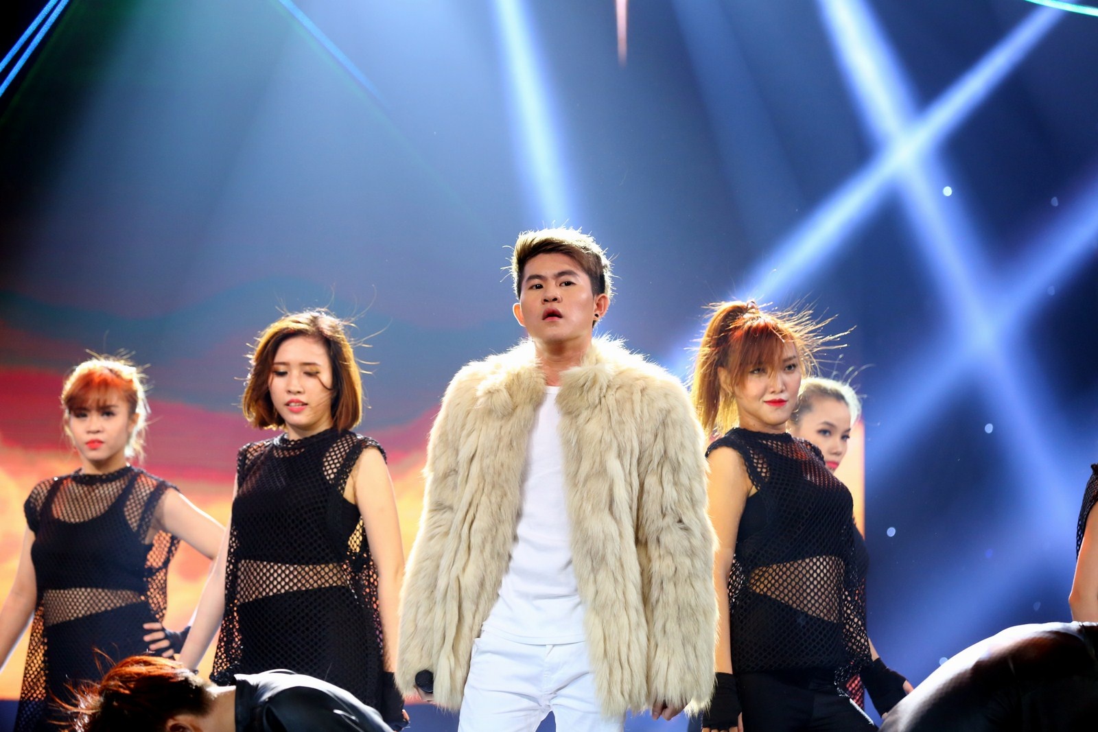 Giám khảo cũng tỏ ra hào hứng, cuốn hút và cả hồi hộp vì lo lắng không biết anh hát quá cao như thế sẽ bị “rớt giọng” lúc nào. Tuy nhiên, cuối cùng thí sinh này cũng đã “hạ cánh” an toàn. Với phần thi này, Phạm Chí Thành nhận được 4 điểm 10 tuyệt đối từ các giám khảo và 1 điểm 9.5 từ Phương Thanh (tổng điểm 49.5). 