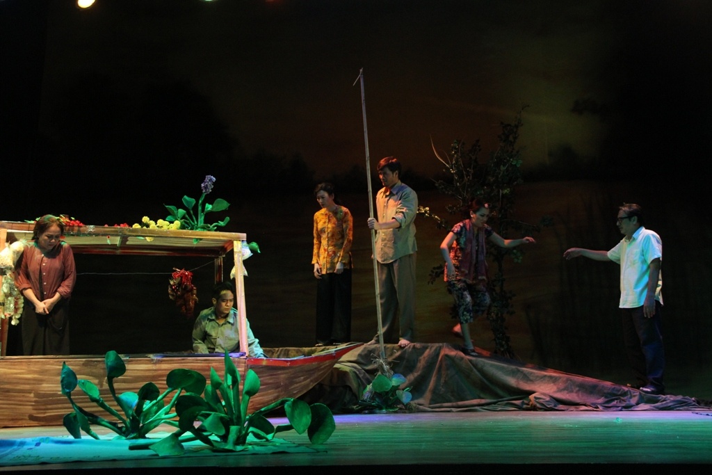 Cuộc đời của họ rơi vào bế tắc vì những người đã khuất.