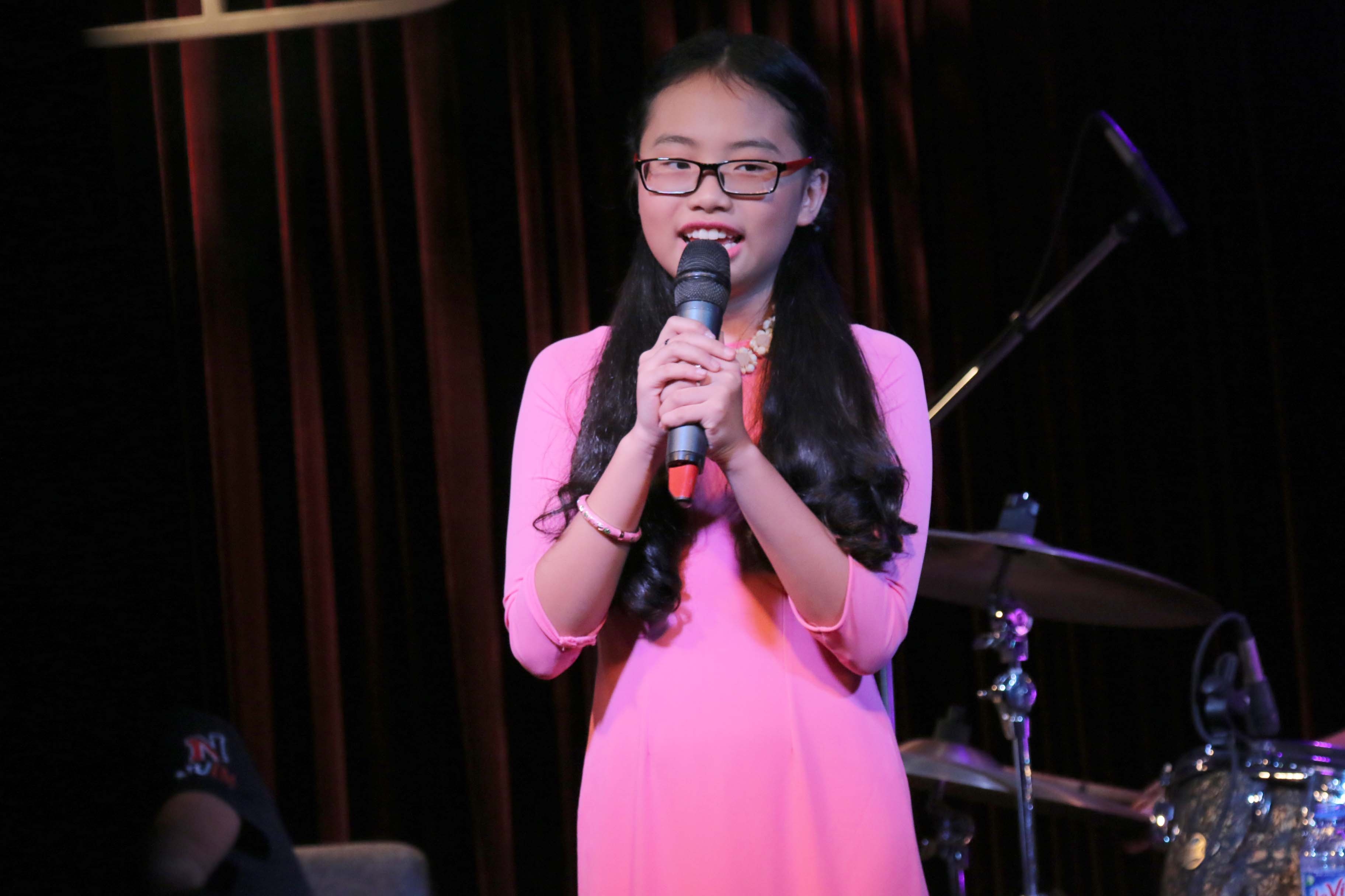 như: Đêm canh hào nghe chuyện hoài lan, Còn thương rau đắng mọc sau hè, Áo mới cà mau, Hình bóng quê nhà,...